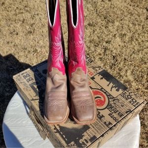 Square toe Justin boots, pink, 8.5 b cowboy boots